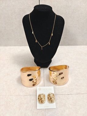 NWOT Nordstrom Jewelry Bundle Necklace, Bracelet & Earrings Gold Tone